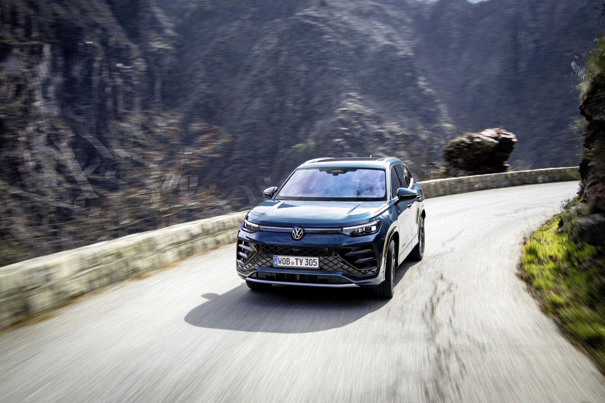 Silnik z Golfa GTI w Tiguanie i powrót napędu 4×4 do T-Roca. Volkswagen odświeża ofertę SUV-ów