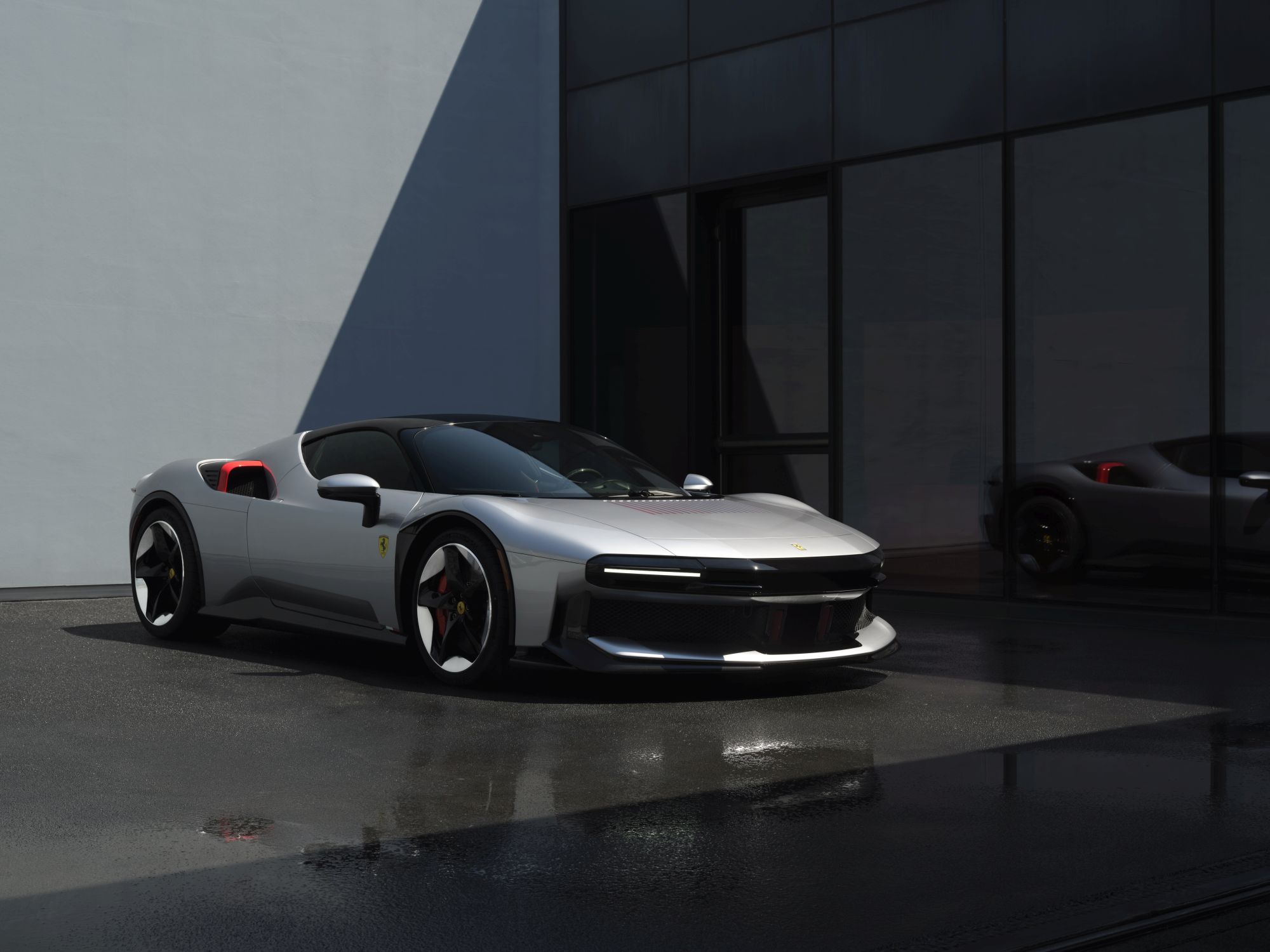 Ostateczny kaprys miliardera. Zapłacił fortunę, by Ferrari uszyło mu nowe nadwozie na seryjne SF90 [galeria]