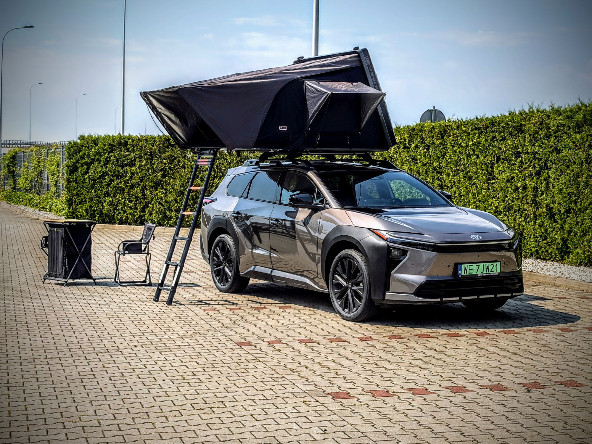Przespali rewolucję? Toyota nokautuje konkurencję w Polsce i potraja sprzedaż elektryków