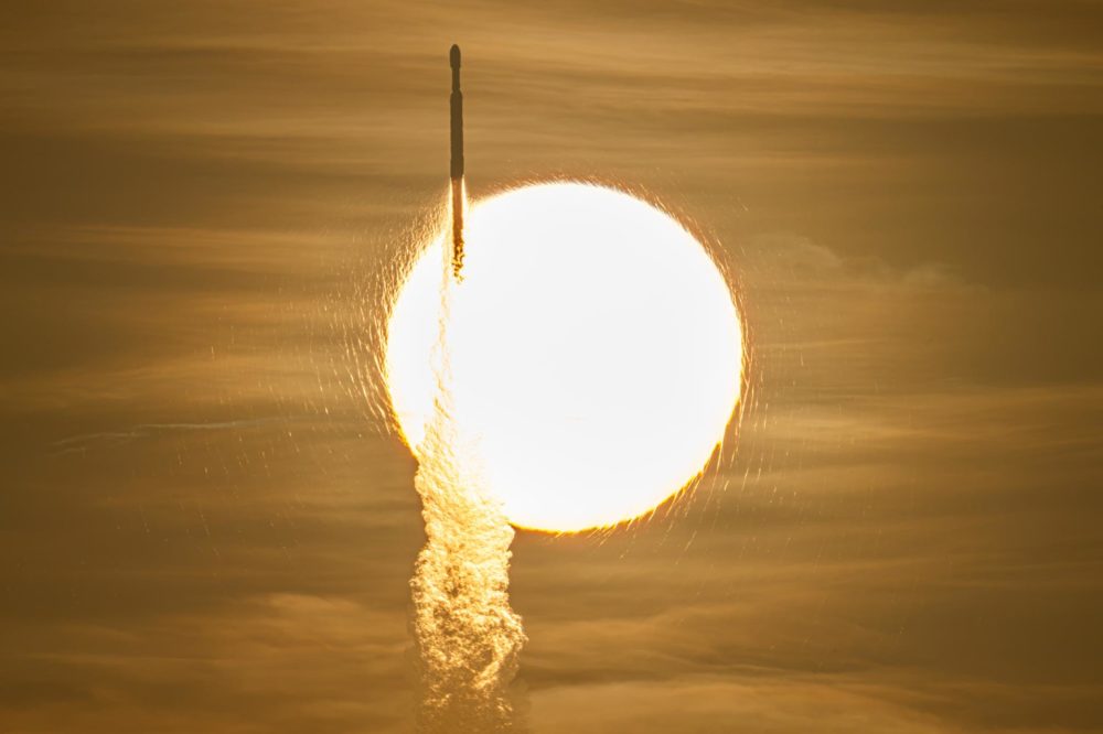 Zdjęcie okładkowe do wpis Kosmiczny Teleskop Nancy Grace Roman wystrzelony. NASA zbada ciemną materię, ciemną energię i&nbsp;obce światy
