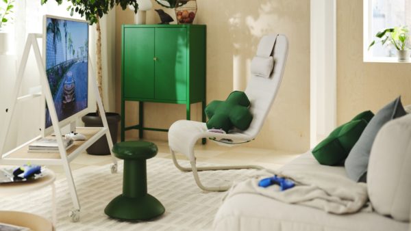 Zdjęcie okładkowe do wpis IKEA i&nbsp;Xbox wjeżdżają do&nbsp;salonu z&nbsp;kolekcją YXSTABY. Znamy szacowane polskie ceny i&nbsp;datę premiery
