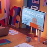 Zdjęcie okładkowe wpisu: Samsung The Movingstyle wchodzi do&nbsp;Polski. Mobilny ekran 27 cali na&nbsp;kółkach i&nbsp;z&nbsp;baterią