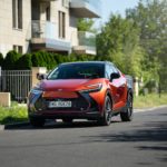 Zdjęcie okładkowe wpisu: Toyota C-HR z&nbsp;rabatem ponad 15 000 zł. Specjalna oferta na&nbsp;rocznik 2026 i&nbsp;ostatnie auta z&nbsp;2025 roku