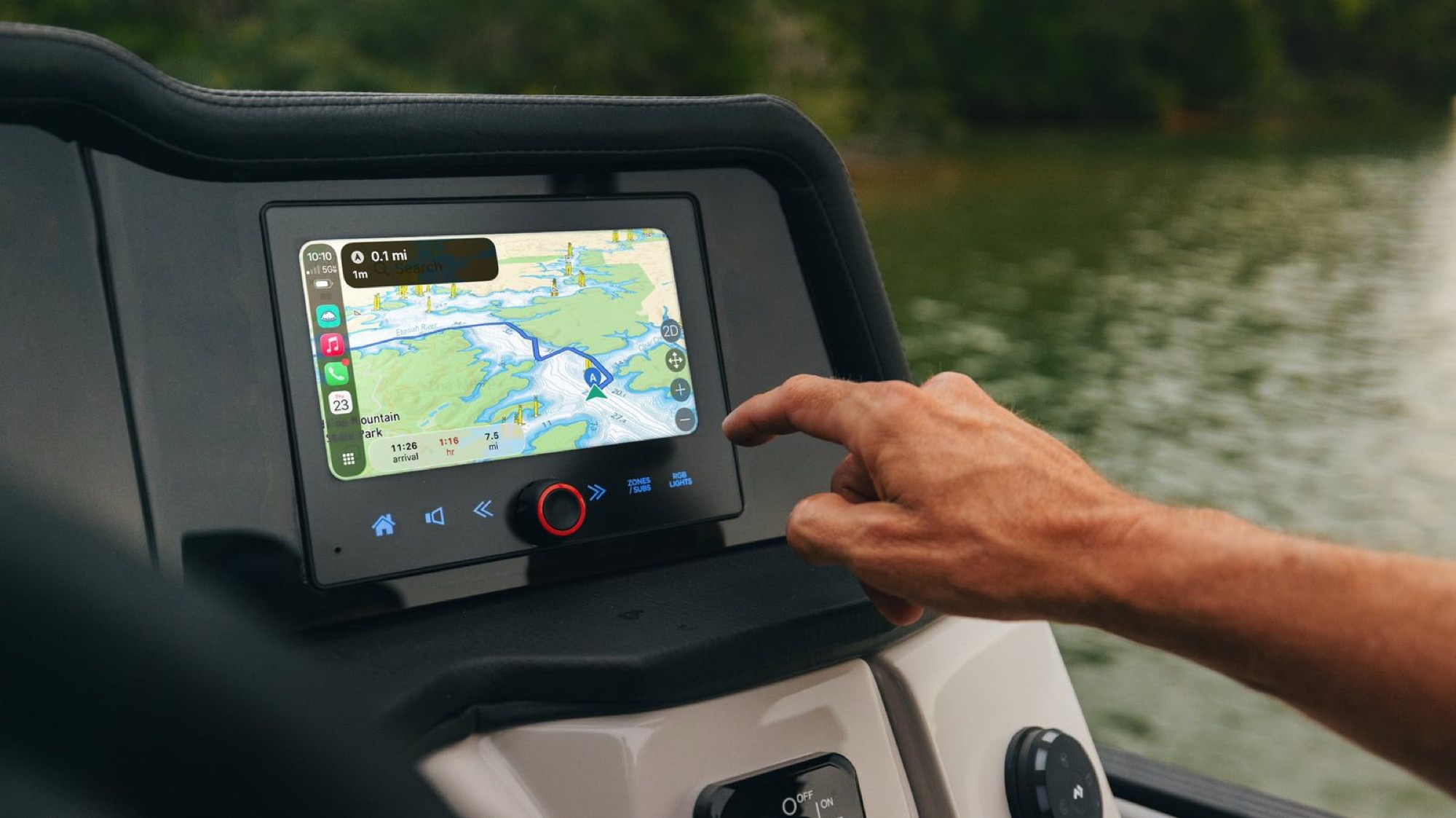 CarPlay trafi na pontony — nawigacja wodna prosto z ekranu łodzi