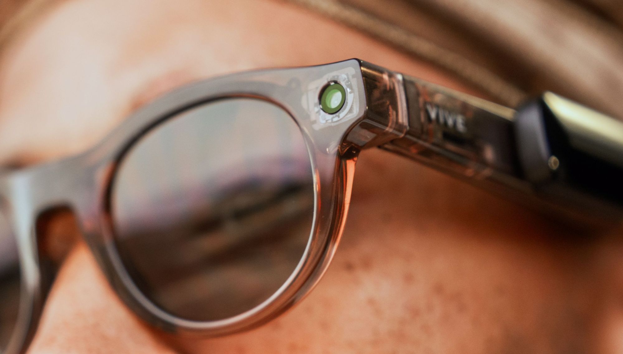 HTC rzuca wyzwanie Meta Ray-Ban. Okulary VIVE Eagle stawiają na prywatność i optykę Zeissa