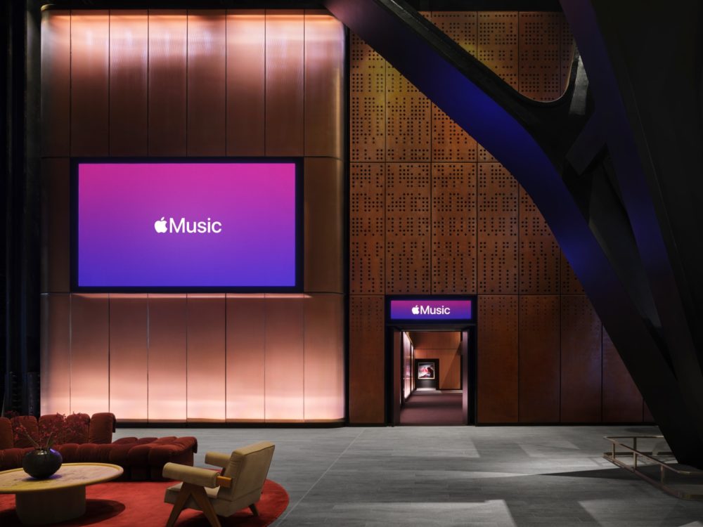 Zdjęcie okładkowe do wpis Elton John otwiera Apple Music Hall w&nbsp;Londynie