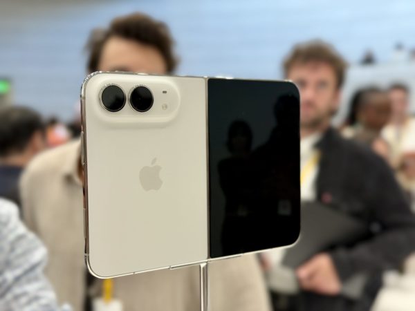 Zdjęcie okładkowe wpisu Szaleństwo z&nbsp;iPhone Duo. 10 tysięcy złotych to&nbsp;dopiero początek