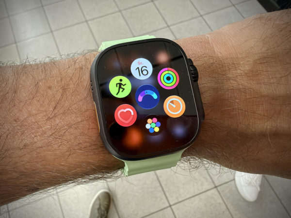 Zdjęcie okładkowe wpisu watchOS 27.2 szykuje nowy podgląd zrzutów ekranu na Apple Watchu