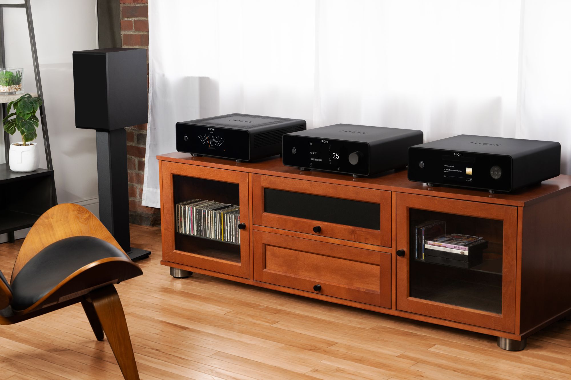 Zdjęcie okładkowe wpisu Michi Prestige P430 i&nbsp;S430. Dzielony system stereo stawia na&nbsp;klasę AB i&nbsp;HDMI ARC