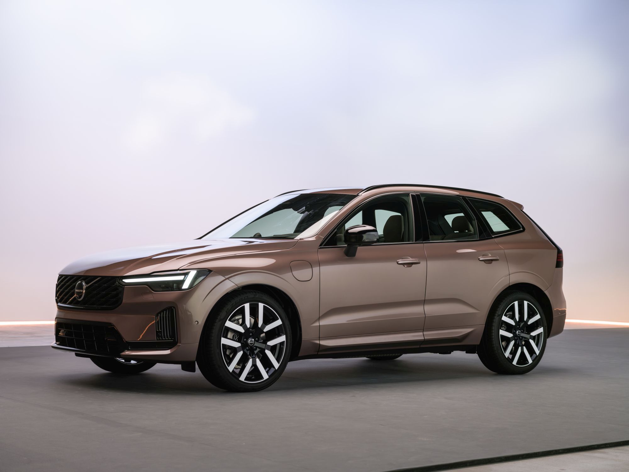 Nowe Volvo XC60 przejedzie 200 km na samym prądzie