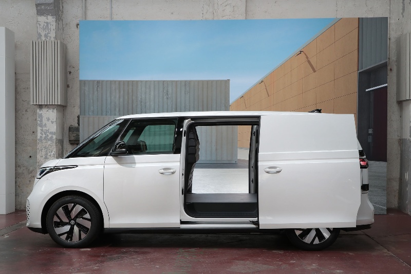 Zdjęcie okładkowe do wpis VW ID. Buzz Cargo LWB: Jeżdżący powerbank dla firm ale…
