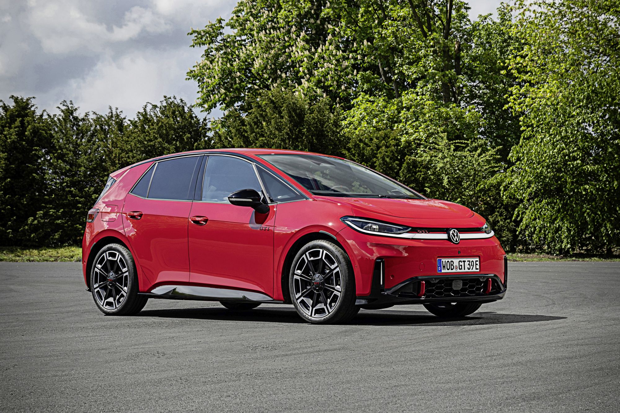 Zdjęcie okładkowe wpisu Volkswagen ID.3 GTI. Elektryfikacja rozwiązuje odwieczny problem kultowego hot hatcha [galeria]