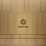 Zdjęcie okładkowe wpisu: Genius Bar wraca do&nbsp;sklepów Apple —&nbsp;koniec z&nbsp;wielkimi ścianami wideo