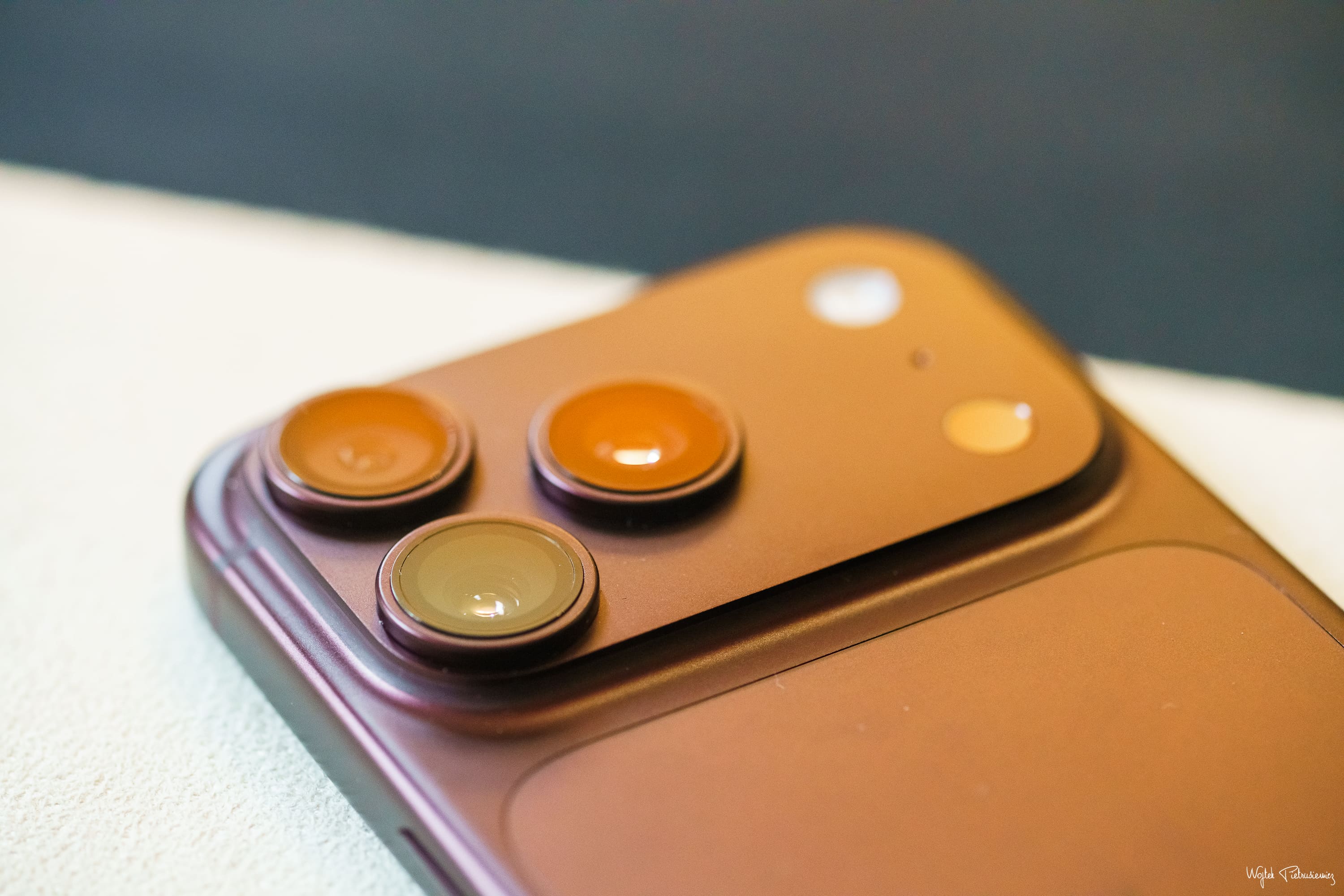 Zdjęcie okładkowe wpisu Apple Reference Image – czy zdjęciom z iPhone’a znów będzie można wierzyć?