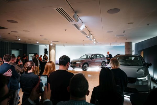 Zdjęcie okładkowe do wpis Volvo XC60 Long Range i&nbsp;odświeżone XC40 w&nbsp;Polsce. Hybryda z&nbsp;zasięgiem 200 km i&nbsp;asystentem Gemini na&nbsp;pokładzie