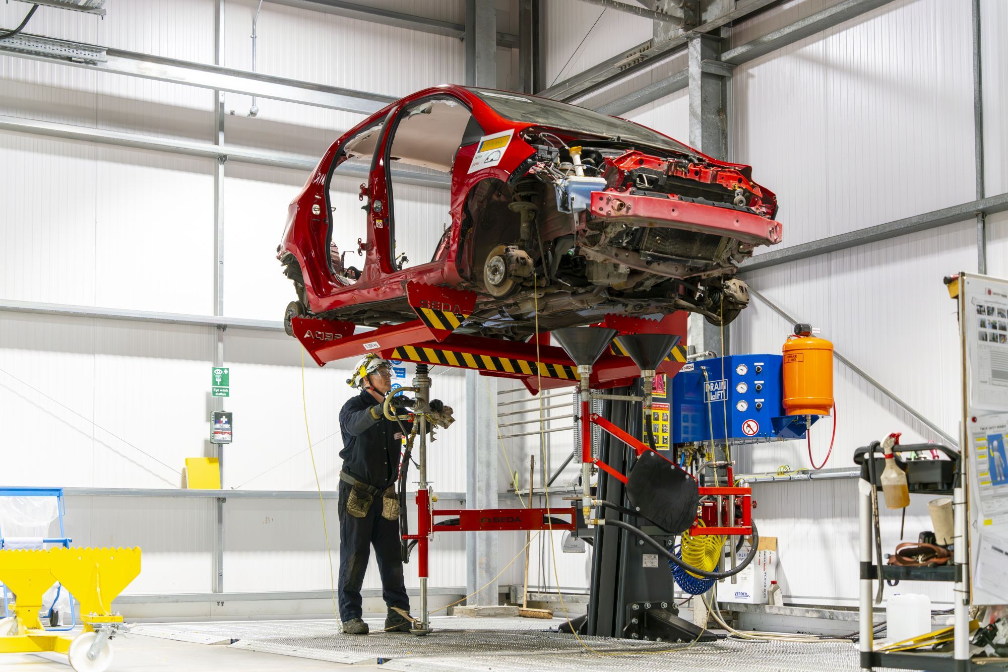 Zdjęcie okładkowe wpisu Toyota odwraca taśmy. W Wałbrzychu powstaje fabryka recyklingu