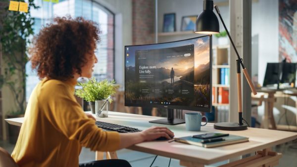 Zdjęcie okładkowe do wpis QHD, 144 Hz i&nbsp;zakrzywienie za&nbsp;650 złotych. Philips mocno schodzi z&nbsp;ceną w&nbsp;monitorach 27E3C2500 i&nbsp;32E3C2500