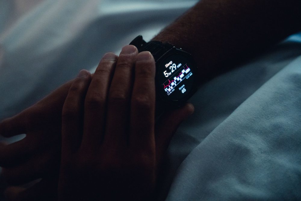 Zdjęcie okładkowe do wpis Po&nbsp;co&nbsp;naprawdę monitorujemy sen? Amazfit o&nbsp;pięciu kluczowych wskaźnikach regeneracji