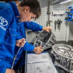 Zdjęcie okładkowe wpisu: Toyota szkoli ludzi konkurencji. I&nbsp;to&nbsp;ma&nbsp;sens