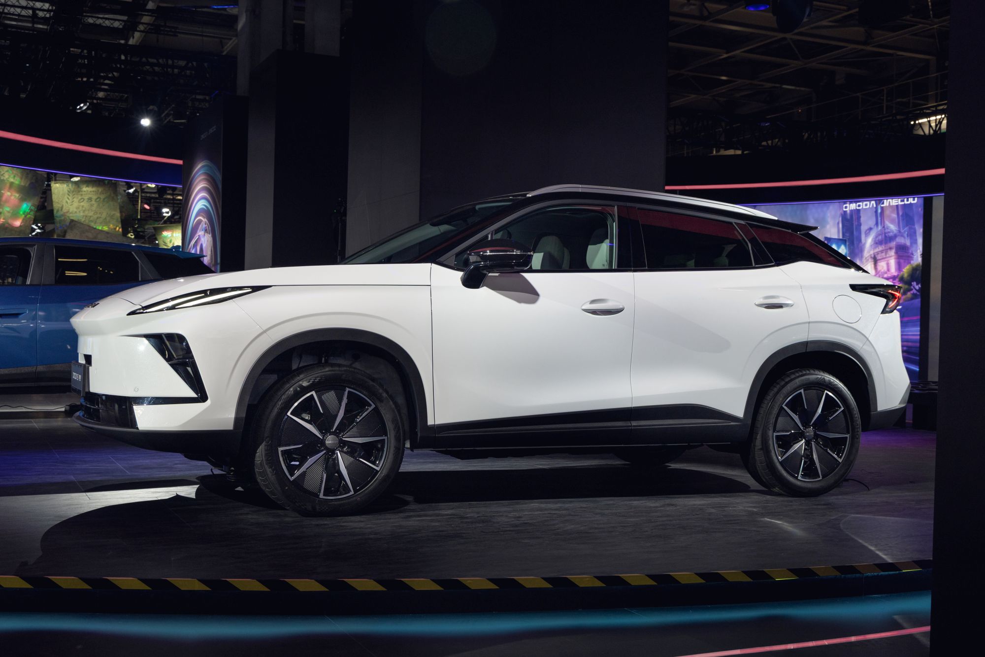 Omoda 4 i Omoda 5 Next w Paryżu. Chińczycy żegnają samą benzynę i reorganizują gamę [galeria]