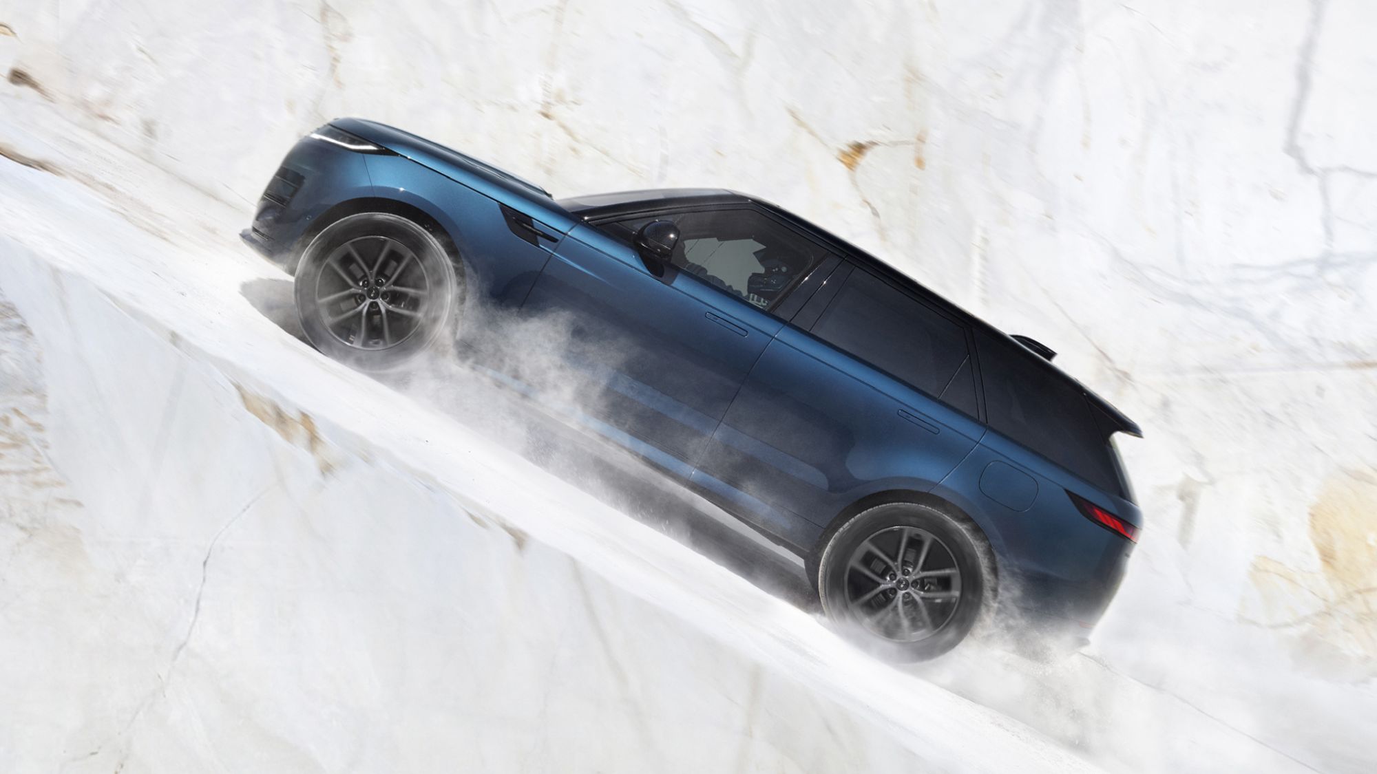 Zdjęcie okładkowe wpisu Architektura 800 V&nbsp;i&nbsp;118,5 kWh w&nbsp;Carrarze. Range Rover Sport Electric zrzuca kamuflaż [galeria]