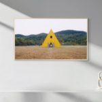 Zdjęcie okładkowe wpisu: Kadry z&nbsp;filmów A24 w&nbsp;Samsung Art Store. Zamiast obrazu powiesisz na&nbsp;ścianie „Midsommar”