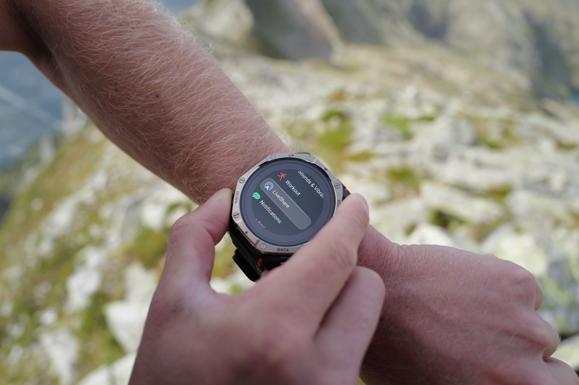 Amazfit T-Rex Dual Solar z funkcją LiveShare. Przydatny dodatek, ale z dala od cywilizacji zamilknie