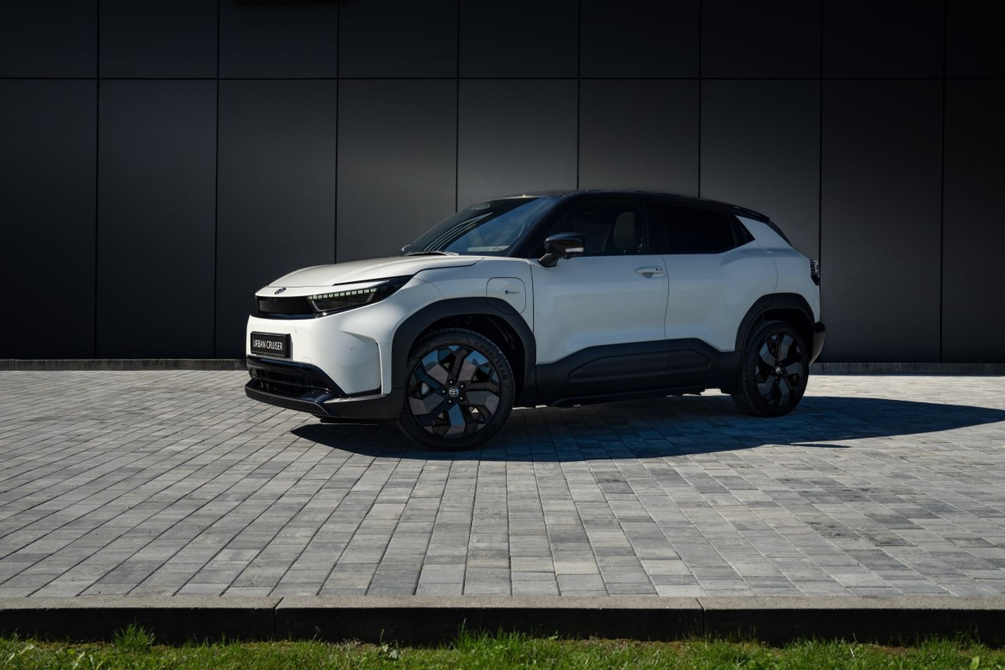 Wyprzedaż rocznika już w październiku. Toyota czyści place i tnie ceny pod limity podatkowe