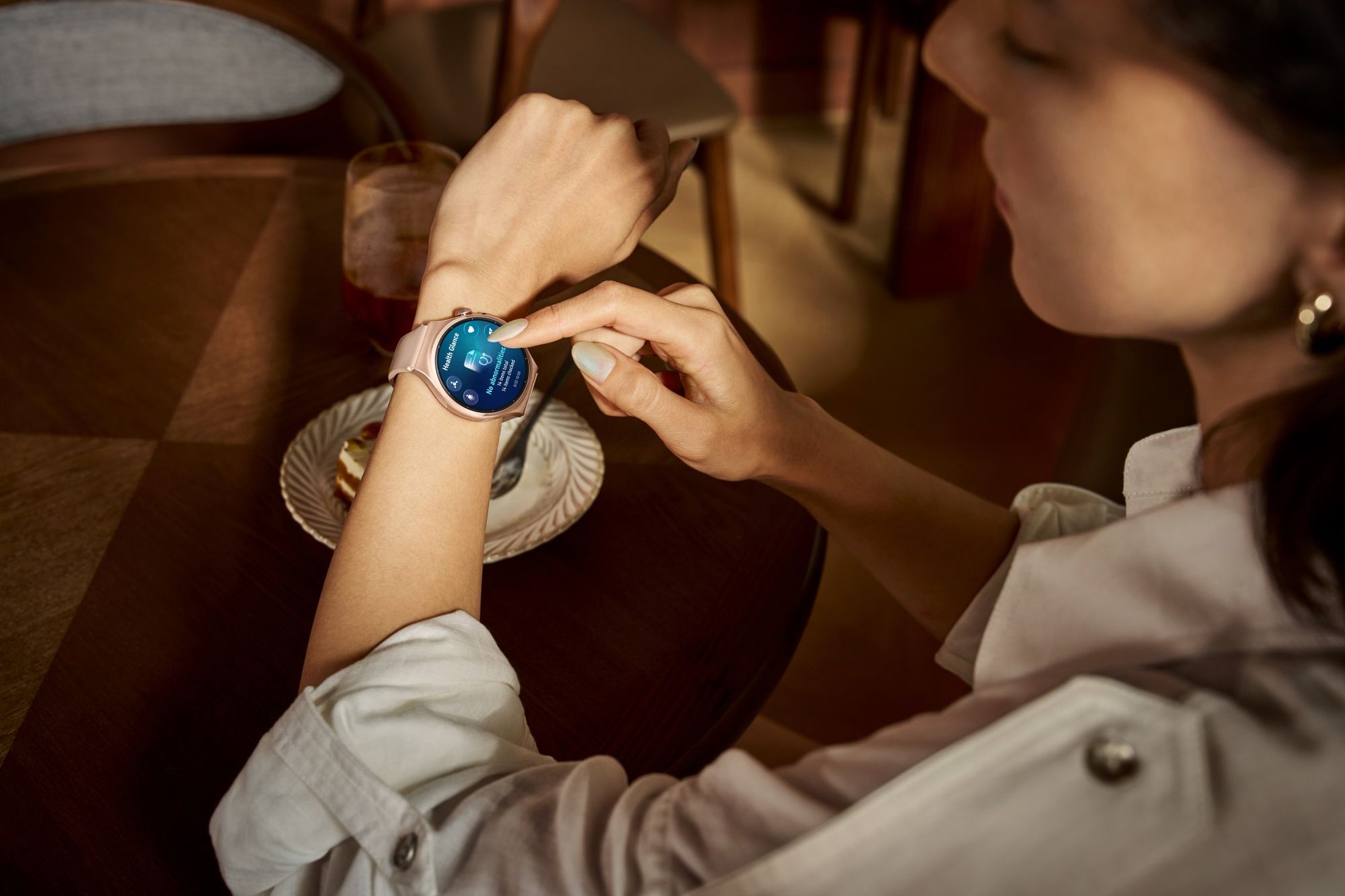 Tytan, ekran 3500 nitów i nurek do 40 metrów. Premiera serii Huawei Watch 6 w Polsce