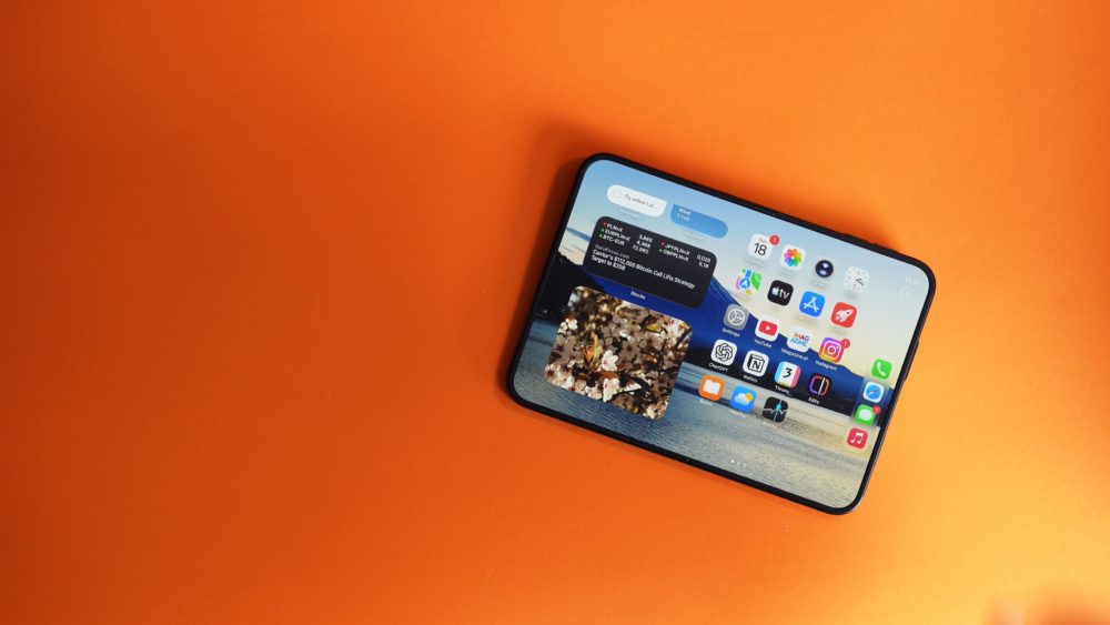 Zdjęcie okładkowe do wpis iFixit rozebrało iPhone’a Duo – najlepiej naprawialny składany telefon i&nbsp;wytłumaczenie pękających ekranów